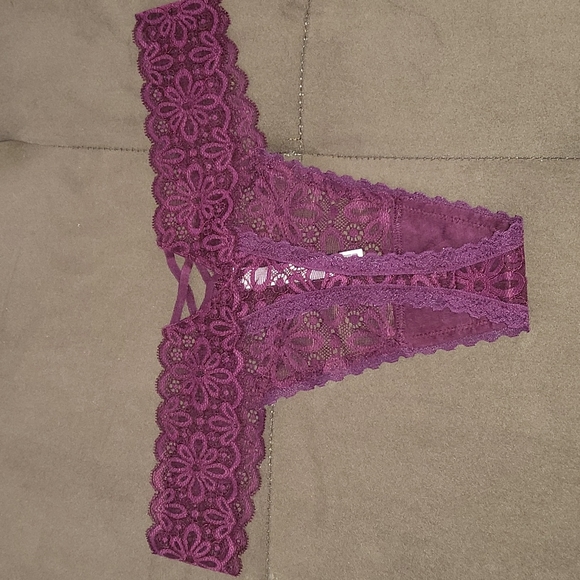 Victoria's Secret panties thong Medium - Picture 2 of 3